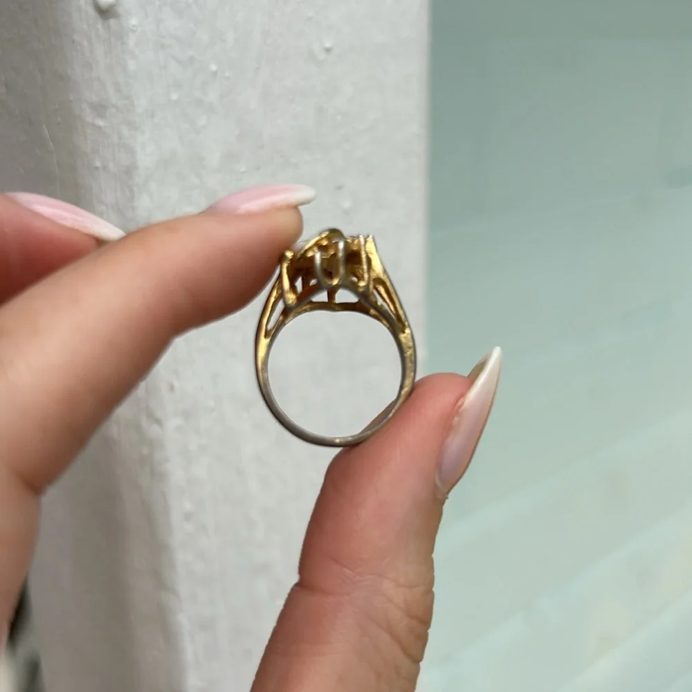 Vintage Ring Gold Tone Pearl-esque Rhinestone Size 6